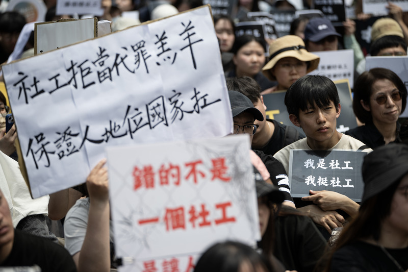 剴剴案社工一審判決後的第6天，逾1,600名社工集結於行政院前，要求國家承擔兒少生存權益保證人地位。（攝影／楊子磊）