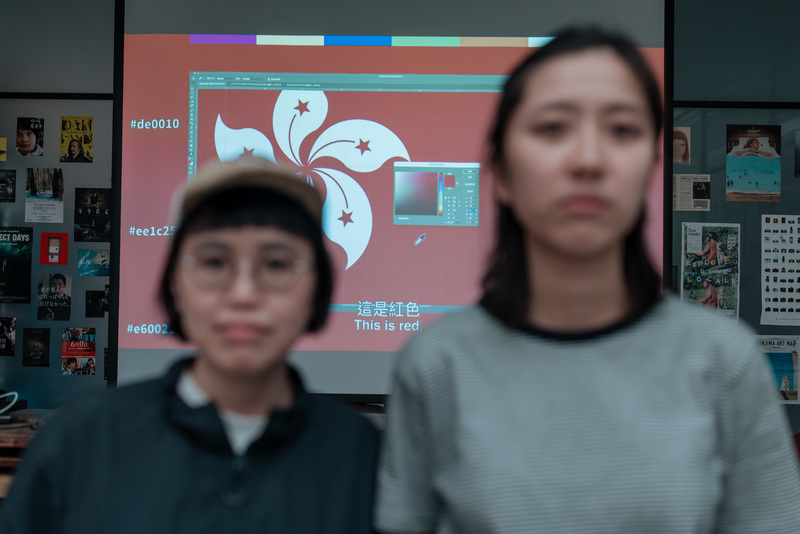 陳卓斯（左）、王紀堯（右）在經歷激烈的香港反送中運動後，選擇來台灣念書，也因此找到剪輯紀錄片的動力與敘事框架。（攝影／鄭宇辰）