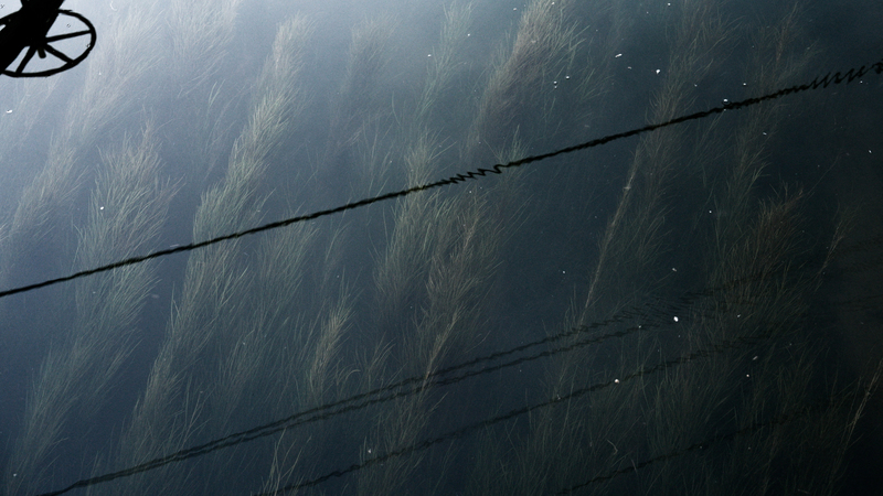 《雲過無雨》在時間尺度上，從西元前的史前文明談起，人類在同一片沙漠上的時代變遷。（劇照提供／蘇郁心）