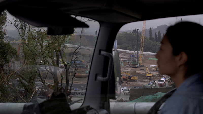 《特殊水，複數》呈現出新竹科學園區的晶圓廠與當地水文、水資源開發千絲萬縷的關聯。（劇照提供／蘇郁心）