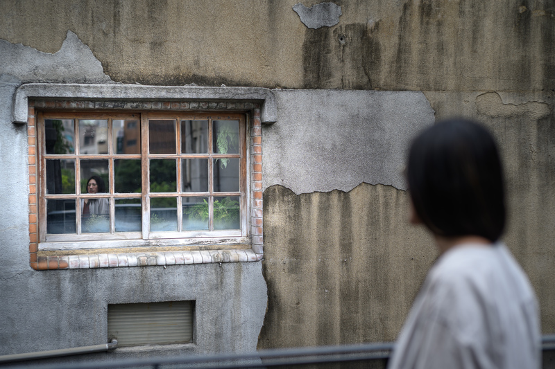 「護國神山」在台灣的影響力無遠弗屆，許多藝術創作者都受到企業的贊助。而蘇郁心作為一位藝術家，希望自己能持續保持批判的思維創作。（攝影／黃世澤）