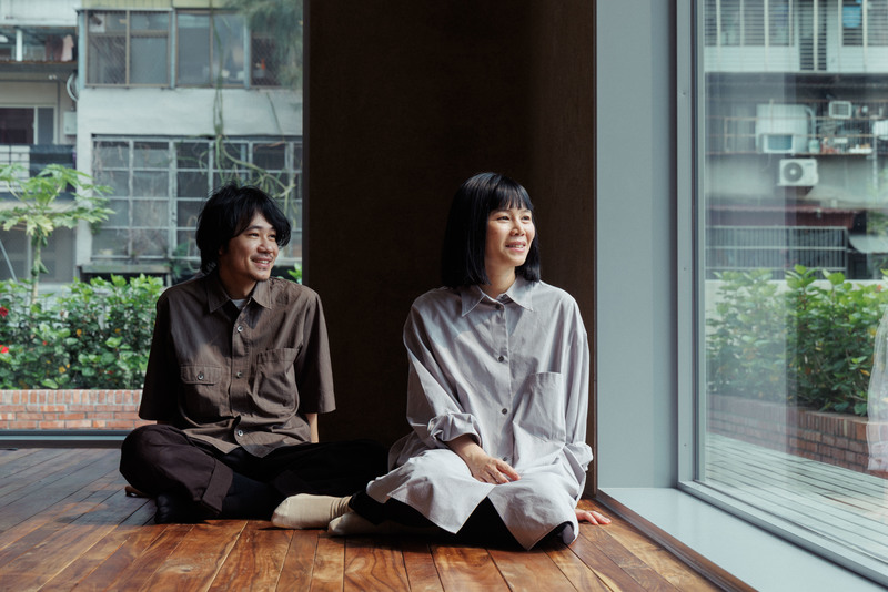 林君昵(右)、黃邦銓(左)的《甘露水》,透過他們所著迷的懷舊,破解對於黃土水、《甘露水》的神格化崇拜。貫徹全片的是對黃土水藝術精神的追求,以及兩人自身的作者印記。(攝影/鄭宇辰)