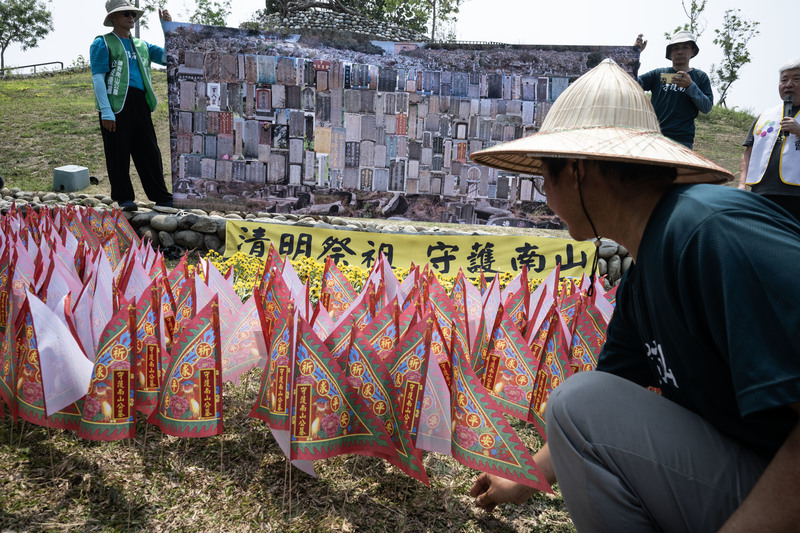 走進台灣最大、400年墓區，看見台灣史的縮影：首案保留公墓公投，他們為何要守護南山公墓？