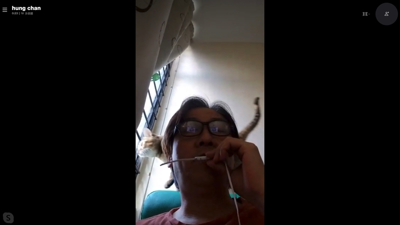 陳淦熙的爸爸在疫情期間以Skype視訊通話和兒子保持聯繫。（劇照提供／秋分映像）