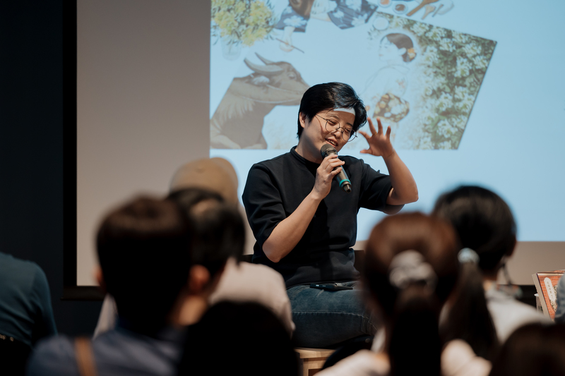 書寫日本殖民時期下的台灣社會經驗,必須試圖重現語言的複雜,楊双子藉由小說創作實驗台語文的表現性。(攝影/鄭宇辰)