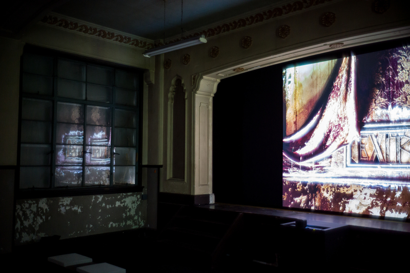 伊夫・馬尚(Yves Marchand)與羅曼・梅費爾(Romain Meffre)《殘存之形》(The Shape of What Remains)。(攝影/黃世澤)