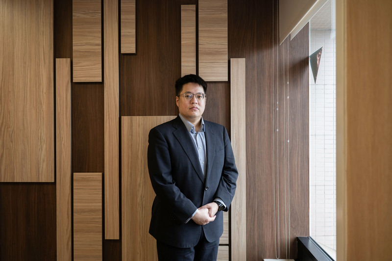 資策會科技法律研究所跨域整合中心組長王德瀛表示，西方國家對隱私權、數位安全、數據跨境傳輸的保護措施在近年不斷增加，台灣政府和企業都得盡快應對變遷。（攝影／楊子磊）